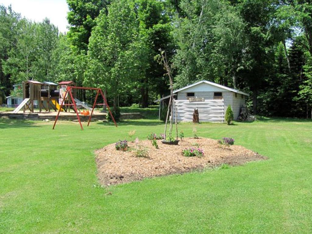 Marble Lake Lodge Cloyne Exterior photo