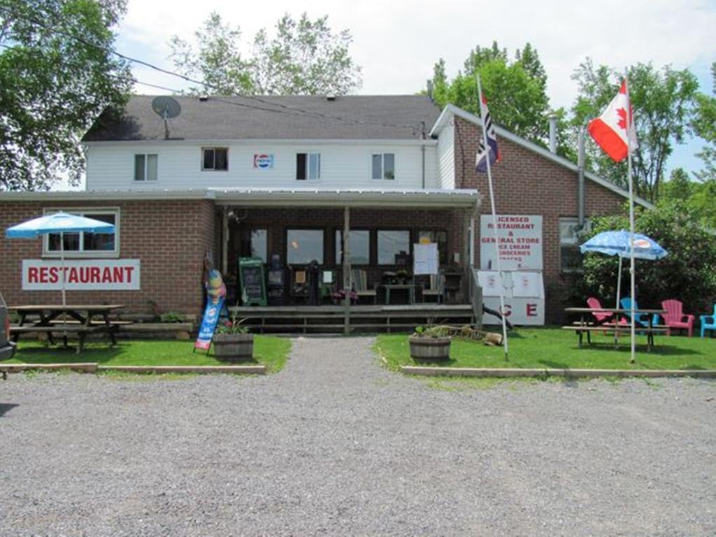 Marble Lake Lodge Cloyne Exterior photo