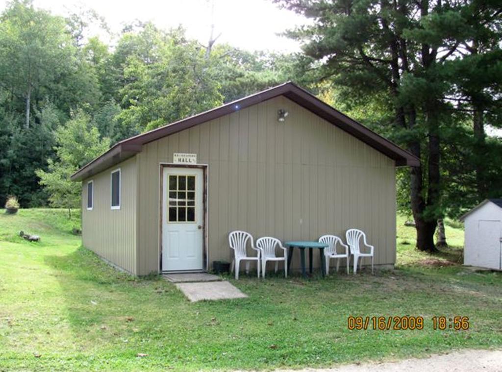 Marble Lake Lodge Cloyne Exterior photo