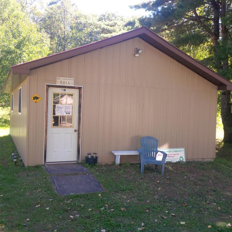 Marble Lake Lodge Cloyne Exterior photo