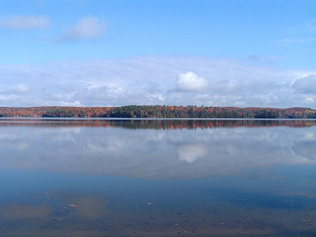 Marble Lake Lodge Cloyne Exterior photo
