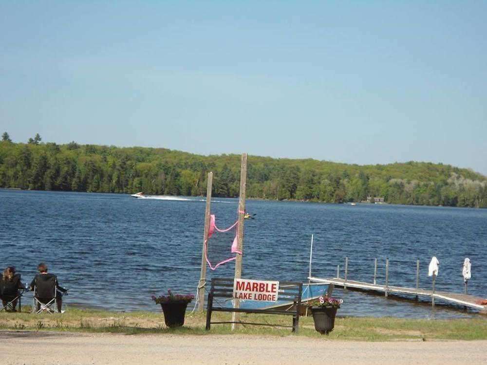 Marble Lake Lodge Cloyne Exterior photo