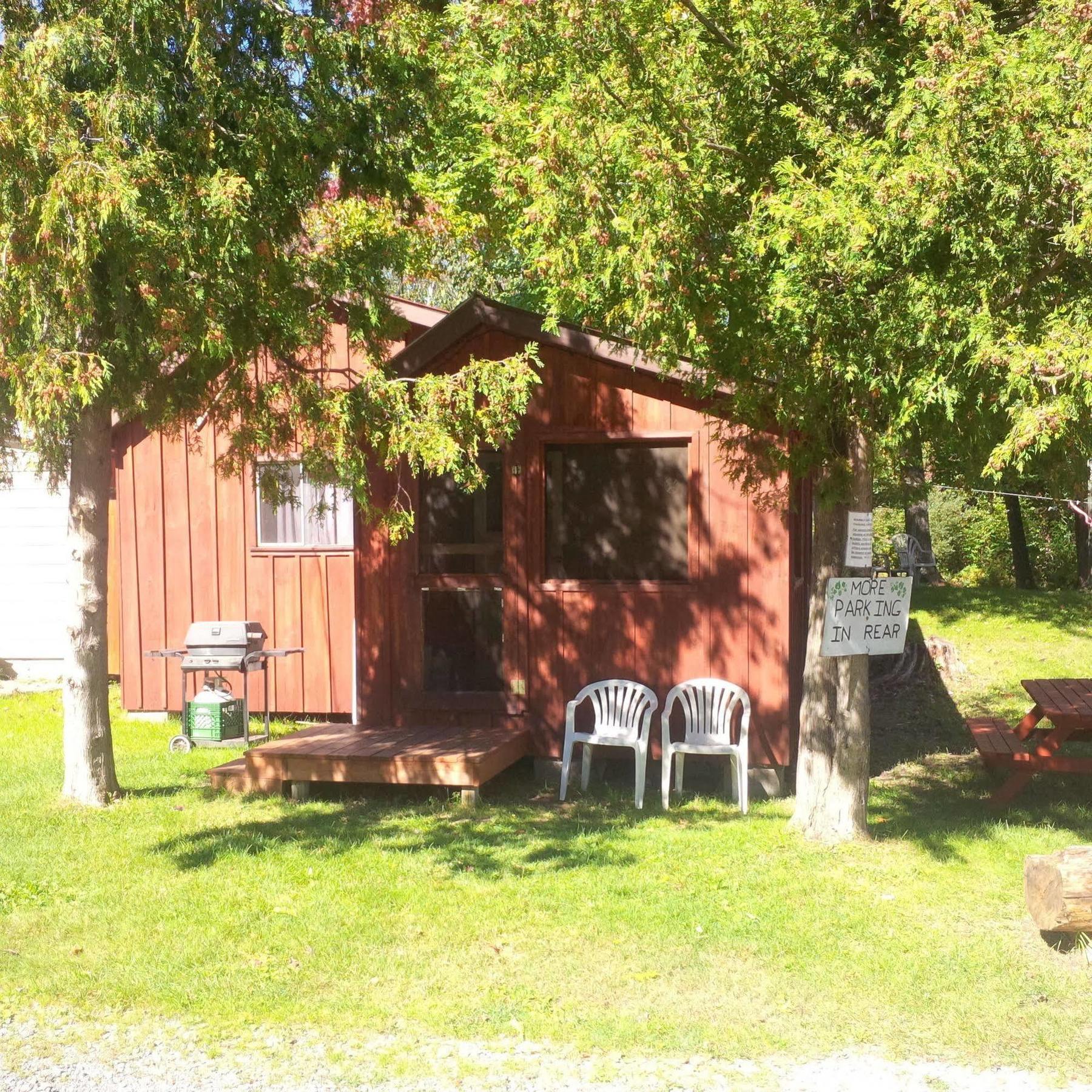 Marble Lake Lodge Cloyne Exterior photo